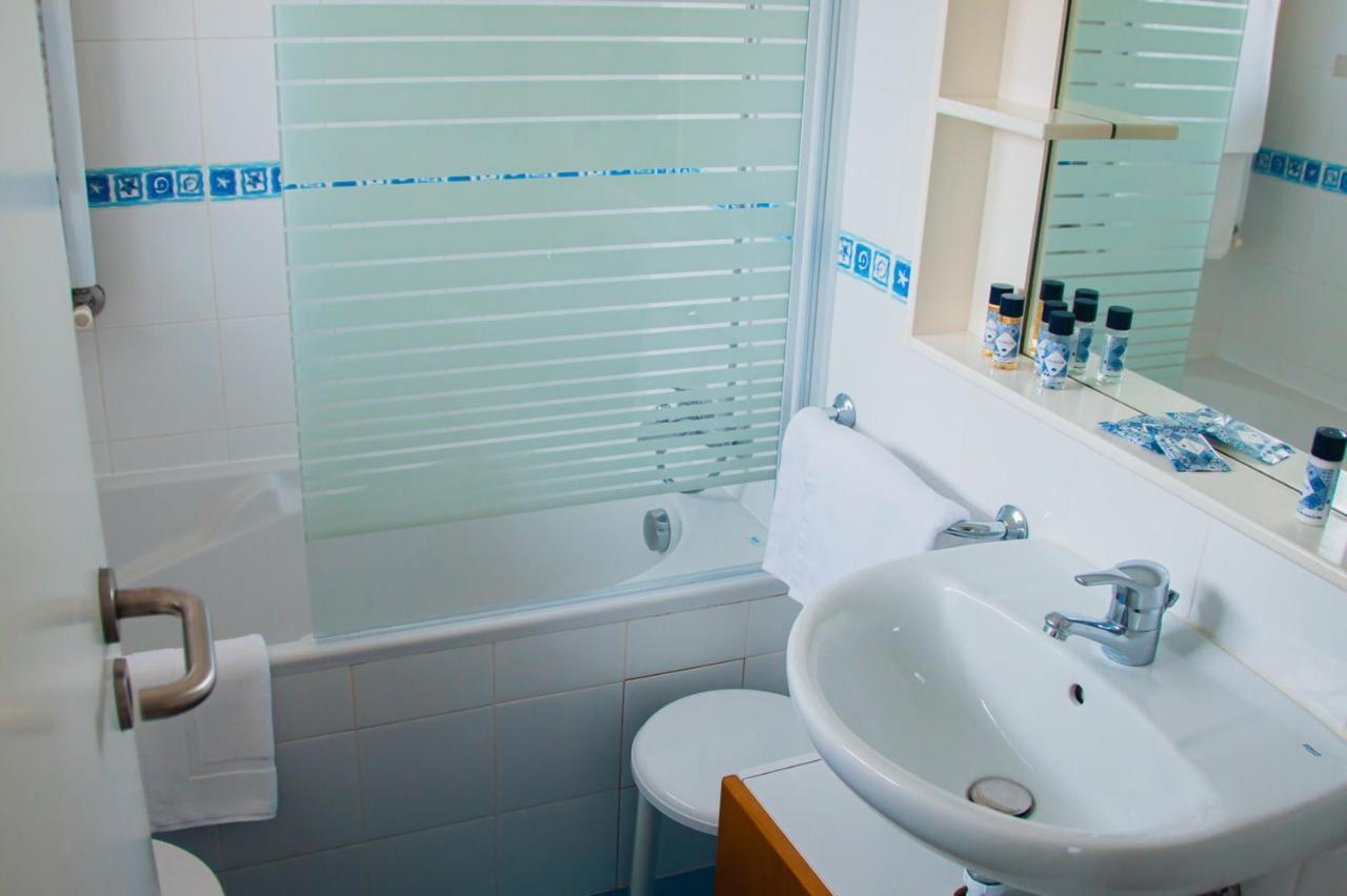 Pedrogao Guesthouse Exterior photo A typical bathroom in a hotel